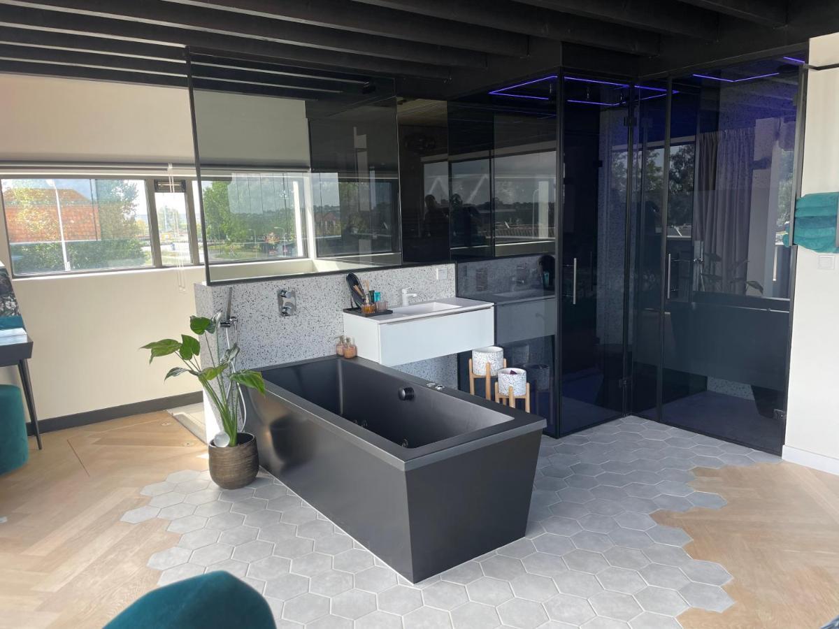 Above And Beyond - Luxe Suite Met Sauna En Stoomdouche Zaandam Kültér fotó