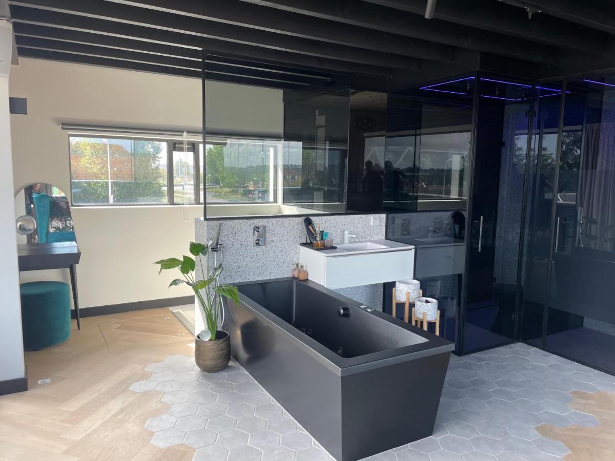 Above And Beyond - Luxe Suite Met Sauna En Stoomdouche Zaandam Kültér fotó